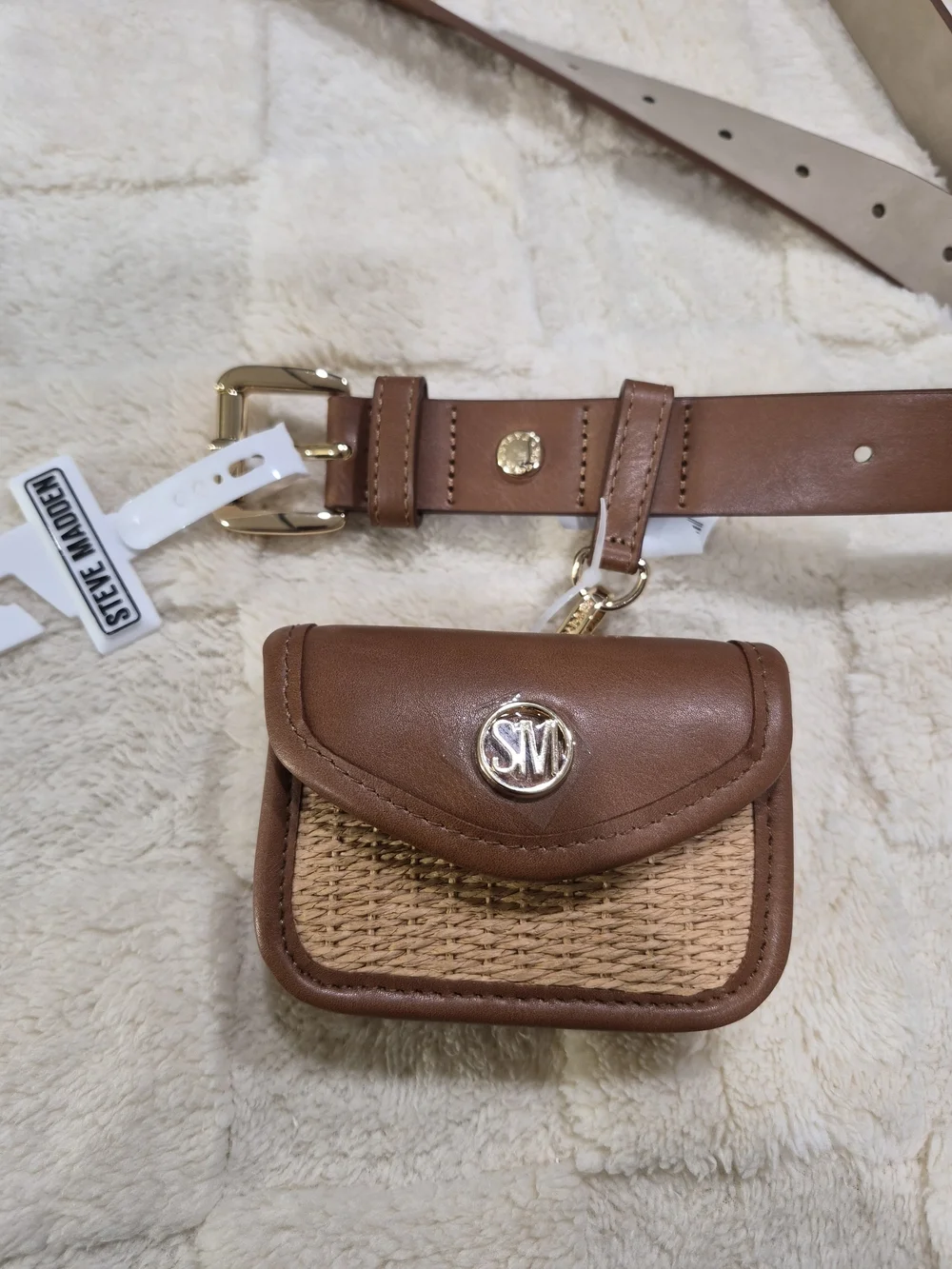 Brand new with tags Steve Madden women’s belt in size Medium (M).
